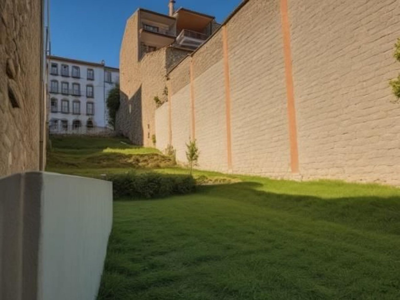  Land in Manlleu, Spain No. 137064