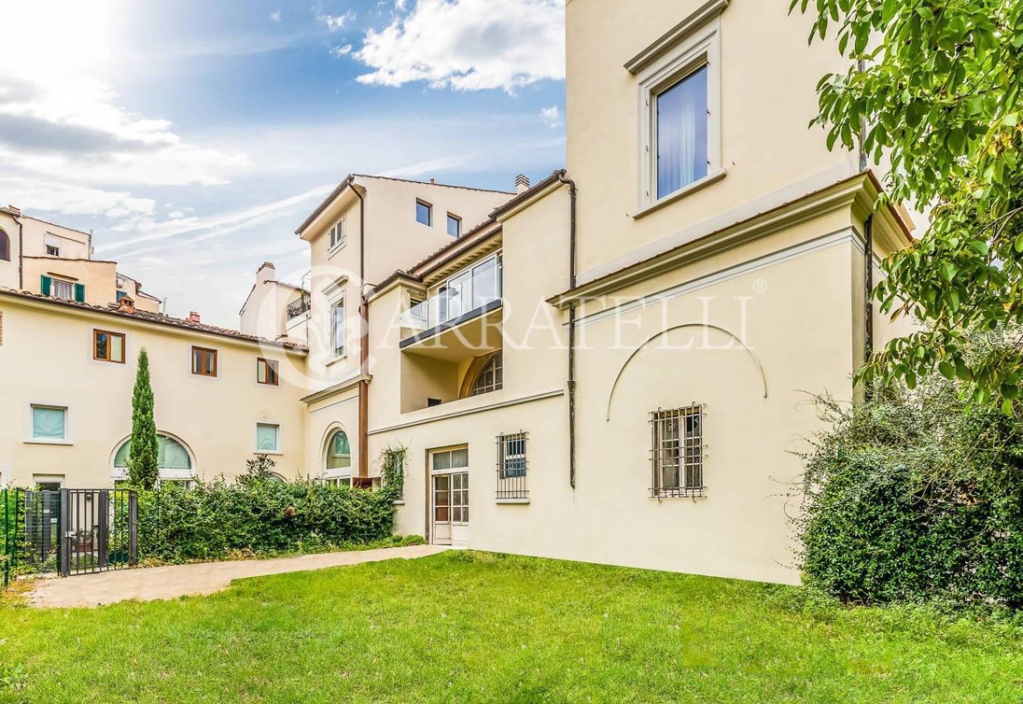 4 bedrooms Apartment in Florence, Italy No. 371624