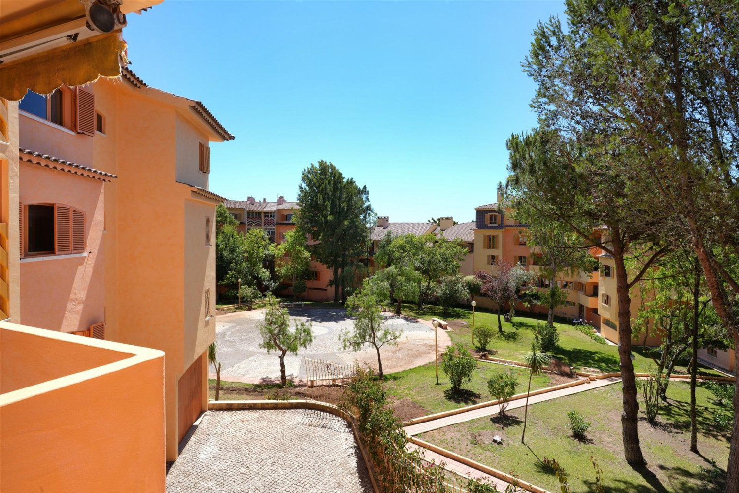 3 bedrooms Apartment in Cascais, Portugal No. 193440