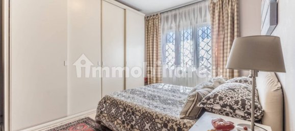 Apartamento de 2 dormitorios en Rome, Italy No. 16030 10