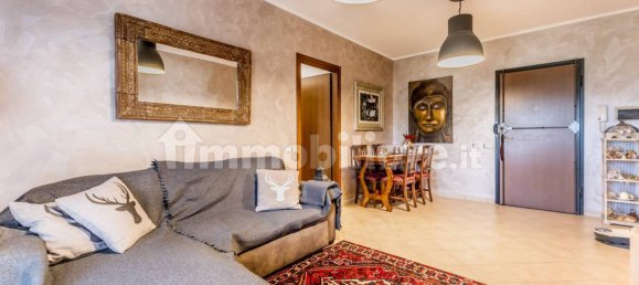 Apartamento de 2 dormitorios en Rome, Italy No. 16030 2