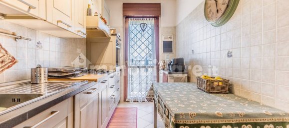 Apartamento de 2 dormitorios en Rome, Italy No. 16030 8