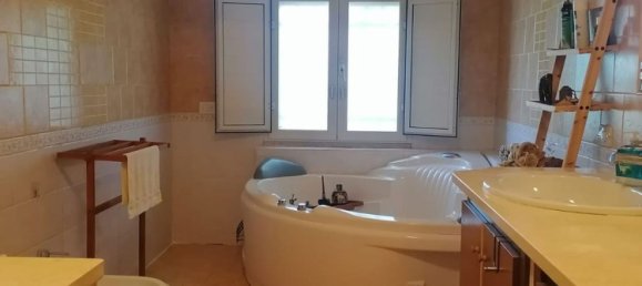 Вилла с 4 комнатами в Мандурия, Италия № 22429 9