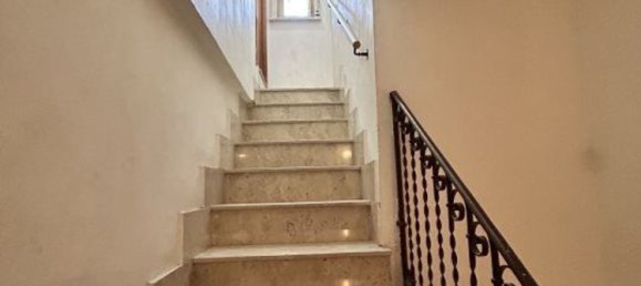 5 bedrooms Apartment in Palermo, Italy No. 378381 3