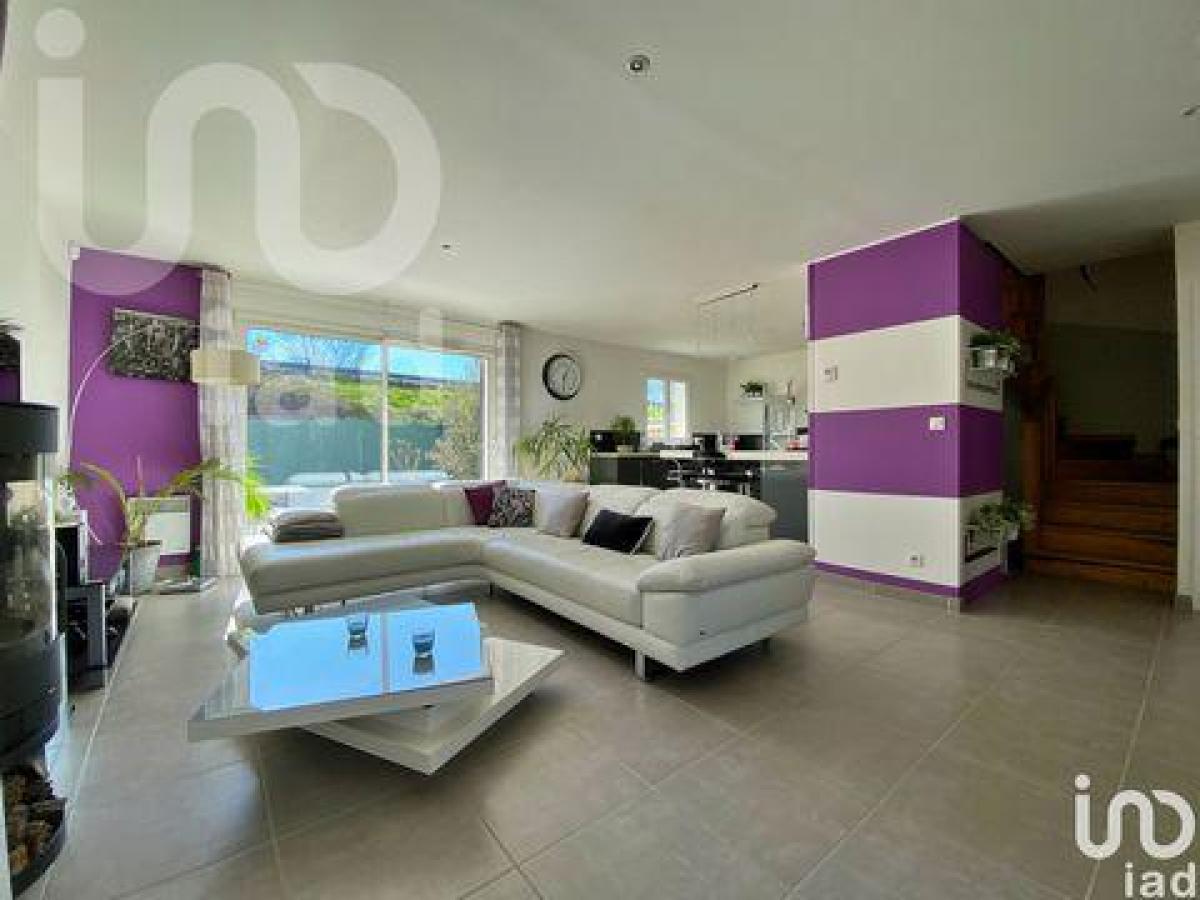 3 bedrooms House in Fuveau, France No. 10176