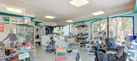 80m² Commercial property in La Seyne-sur-Mer, France No. 339620 2