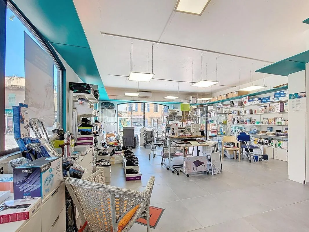 80m² Commercial property in La Seyne-sur-Mer, France No. 339620