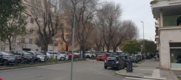 2 rooms Commercial property in Rome, Italy No. 16239 2