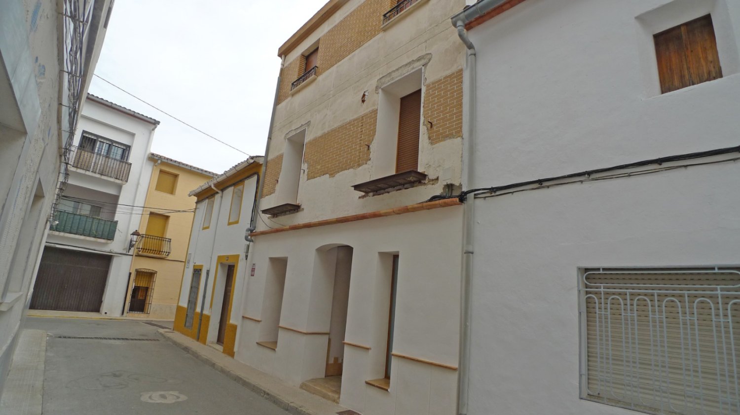5 bedrooms Townhouse in Jalon, Spain No. 9832