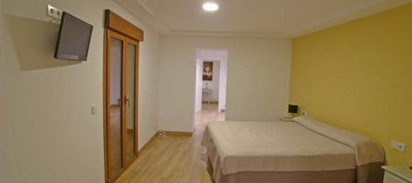 5 bedrooms Townhouse in Jalon, Spain No. 9832 10