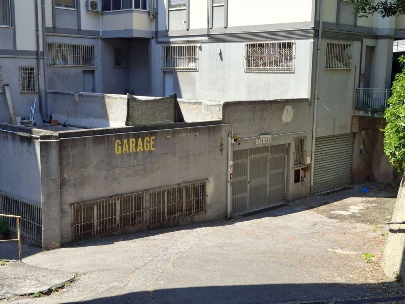 421m² Garage in Ancona, Italy No. 372031