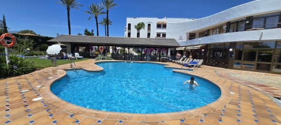 3 bedrooms Townhouse in Estepona, Spain No. 134281 2