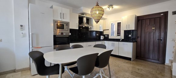 3 bedrooms Townhouse in Estepona, Spain No. 134281 4