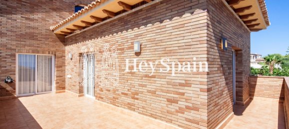 4 bedrooms House in Coma-Ruga, Spain No. 559 7