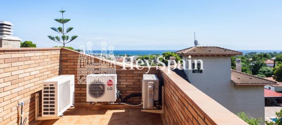 4 bedrooms House in Coma-Ruga, Spain No. 559 3