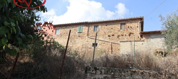 Casa de 9 divisões em Cavriglia, Italy N.º 238121 2