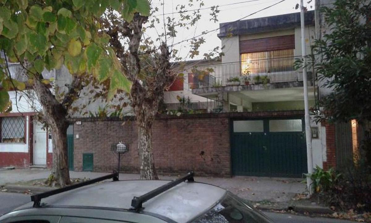5 bedrooms House in Tres de Febrero, Argentina No. 2084