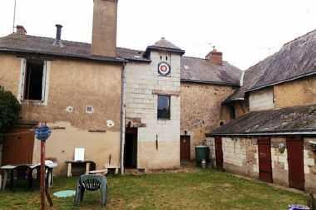 Casa de 5 dormitorios en Angers, France No. 27535