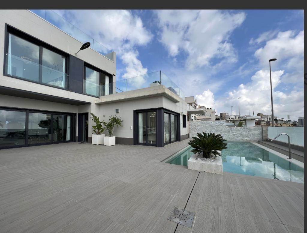 5 bedrooms Villa in San Miguel de Salinas, Spain No. 9872