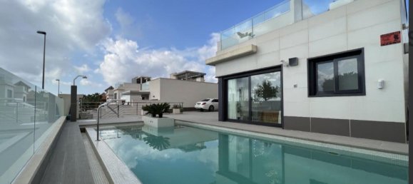5 bedrooms Villa in San Miguel de Salinas, Spain No. 9872 7
