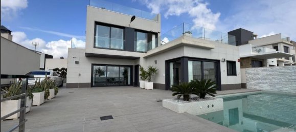 5 bedrooms Villa in San Miguel de Salinas, Spain No. 9872 10