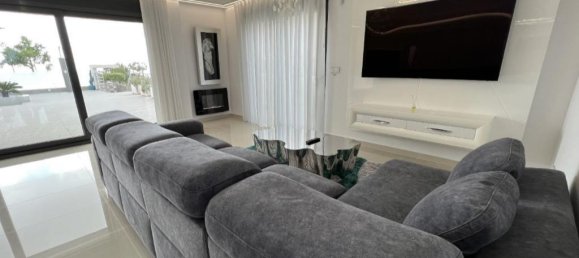 5 bedrooms Villa in San Miguel de Salinas, Spain No. 9872 4