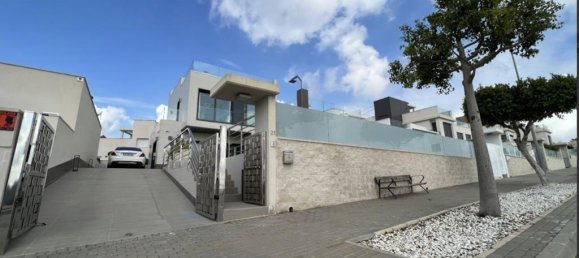 5 bedrooms Villa in San Miguel de Salinas, Spain No. 9872 9