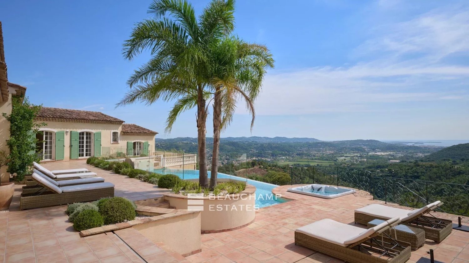 Вилла с 5 спальнями в Мандельё-ла-Напуль, Франция № 291855