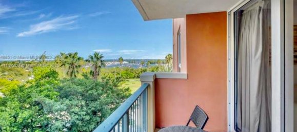 1 dormitorio propiedad comercial en venta en Miami, Miami-Dade, Florida, USA № 614607 4