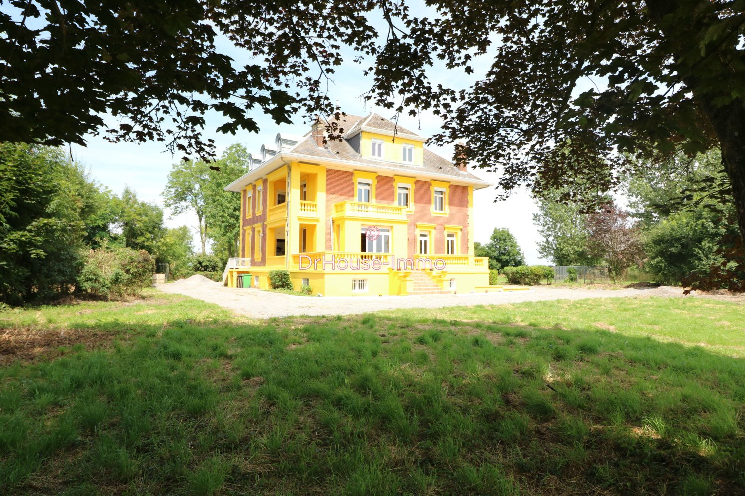 10 bedrooms Building in Le Quesnoy, France No. 50988