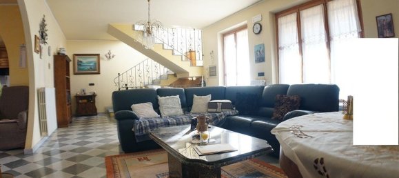 7 rooms House in Massa, Italy No. 141239 2