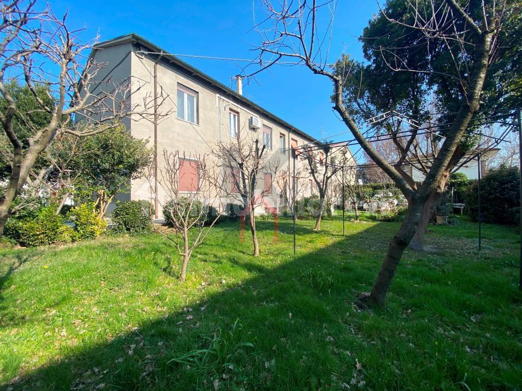 Квартира с 2 спальнями в Кастрокаро Терме э Терра дель Соле, Италия № 70338