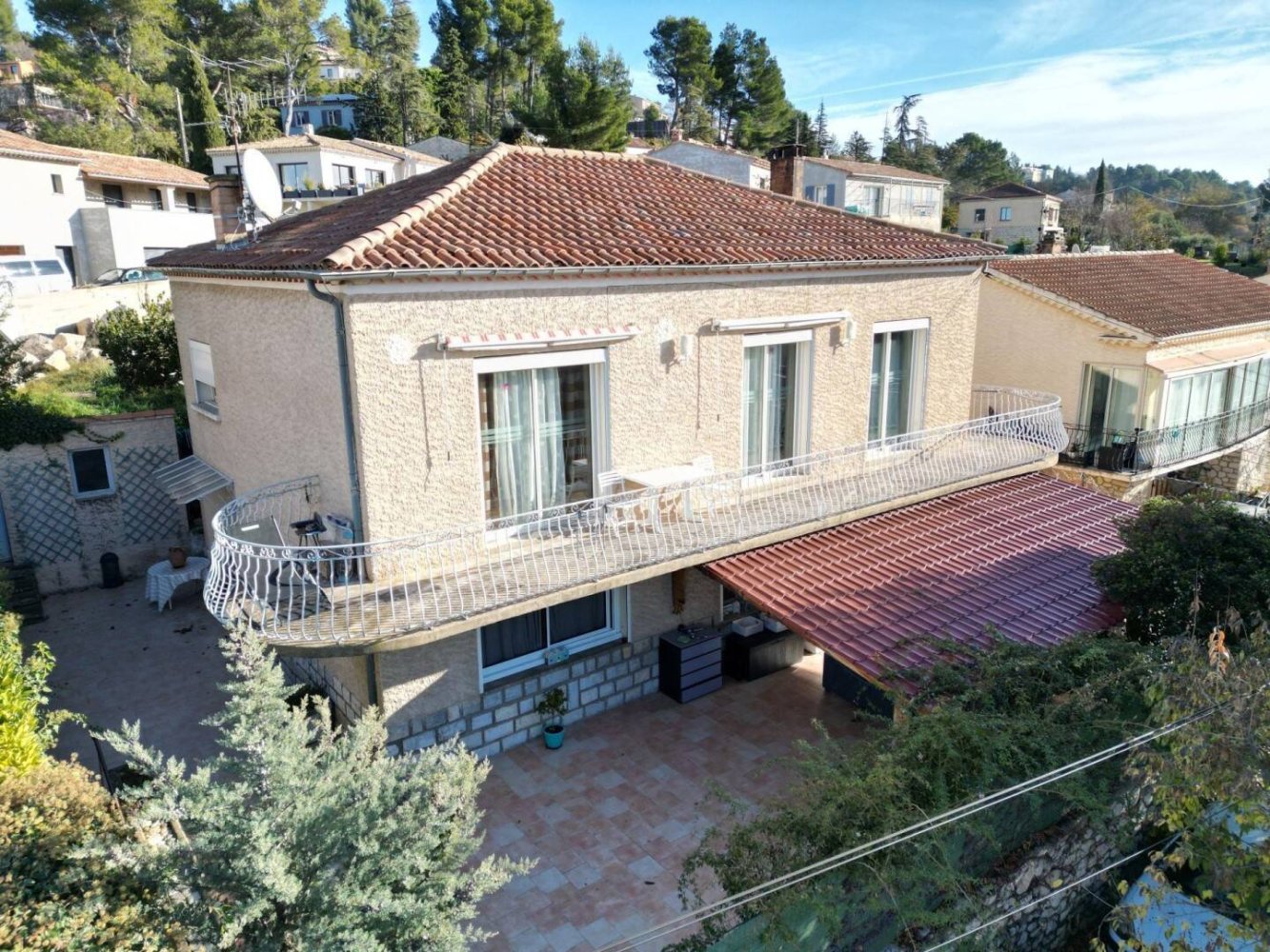 5 bedrooms House in Apt, France No. 355640