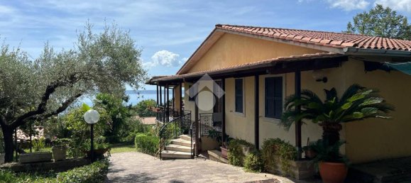 3 bedrooms Villa in Trevignano Romano, Italy No. 353009 2