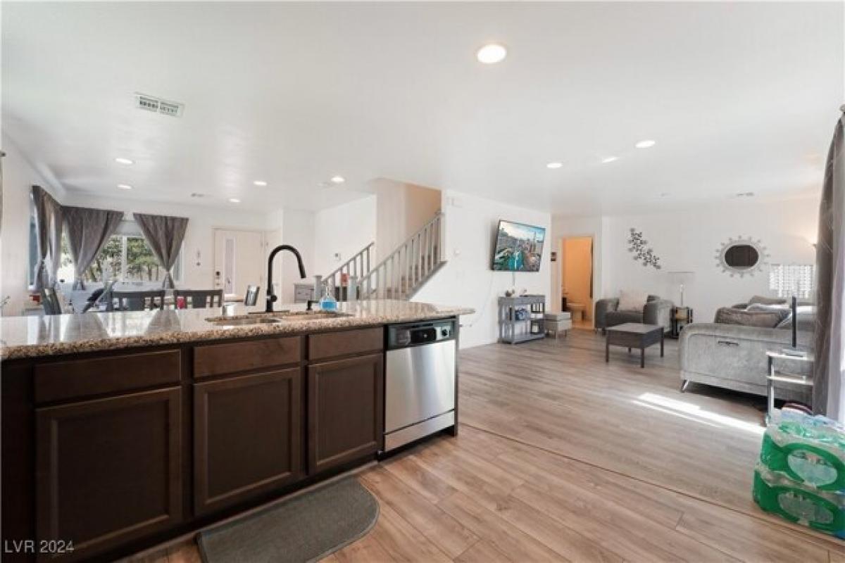 4 bedrooms House in North Las Vegas, USA No. 410399