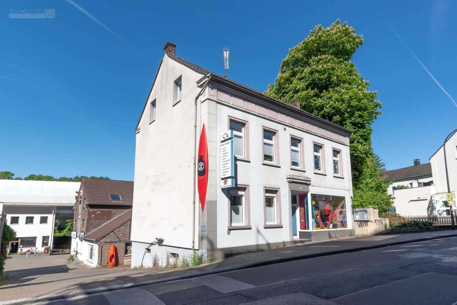 15 rooms Building in Essen, Germany No. 362035