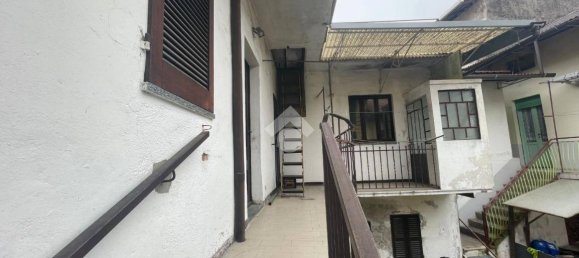 2 Schlafzimmer Haus in Borgomanero, Italy, Nr. 49795 3