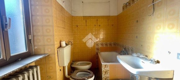 2 Schlafzimmer Haus in Borgomanero, Italy, Nr. 49795 17