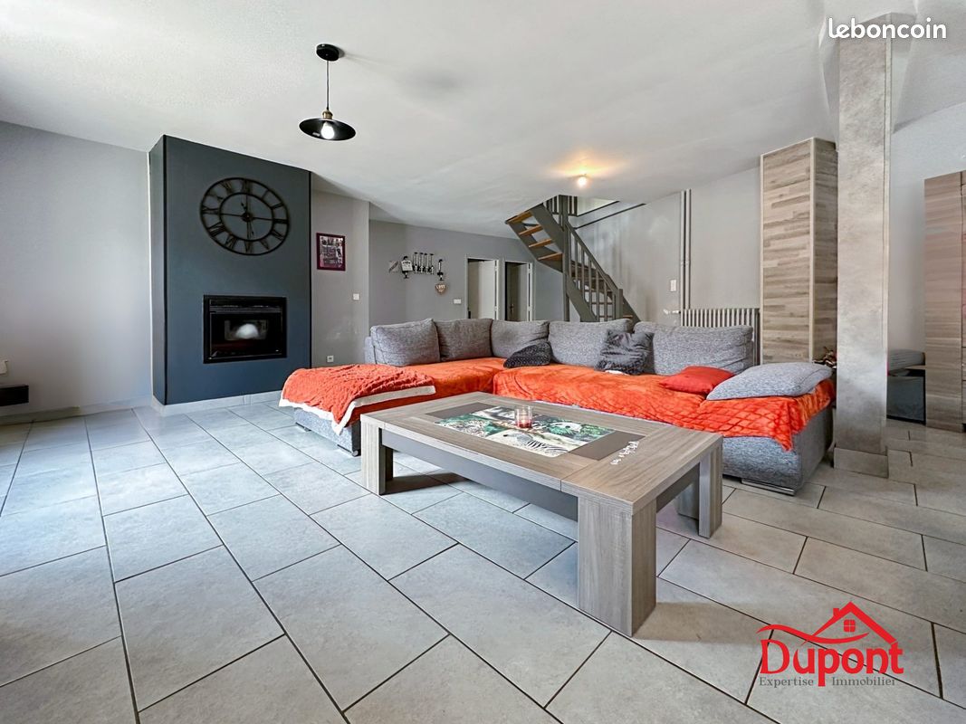 Moradia em banda T3 em Renwez, France N.º 259223