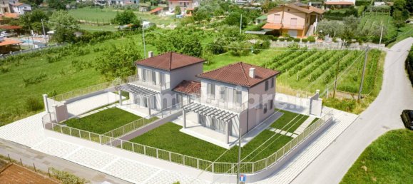 3 bedrooms Villa in Luni, Italy No. 94395 5