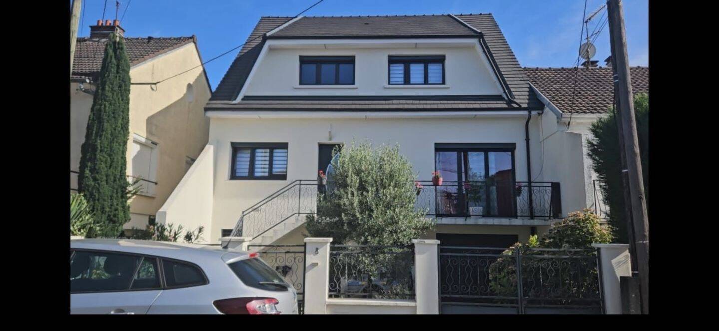 Дом с 8 комнатами в Понто-Комбо, Франция № 329899