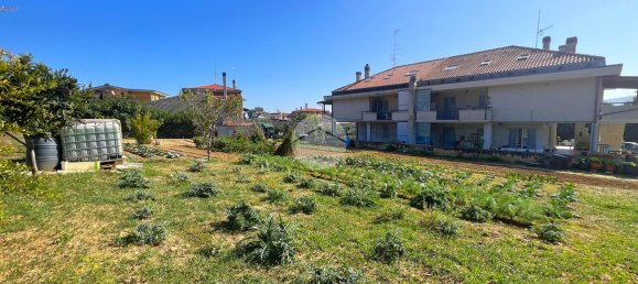900m² Land in San Benedetto del Tronto, Italy No. 78224 3