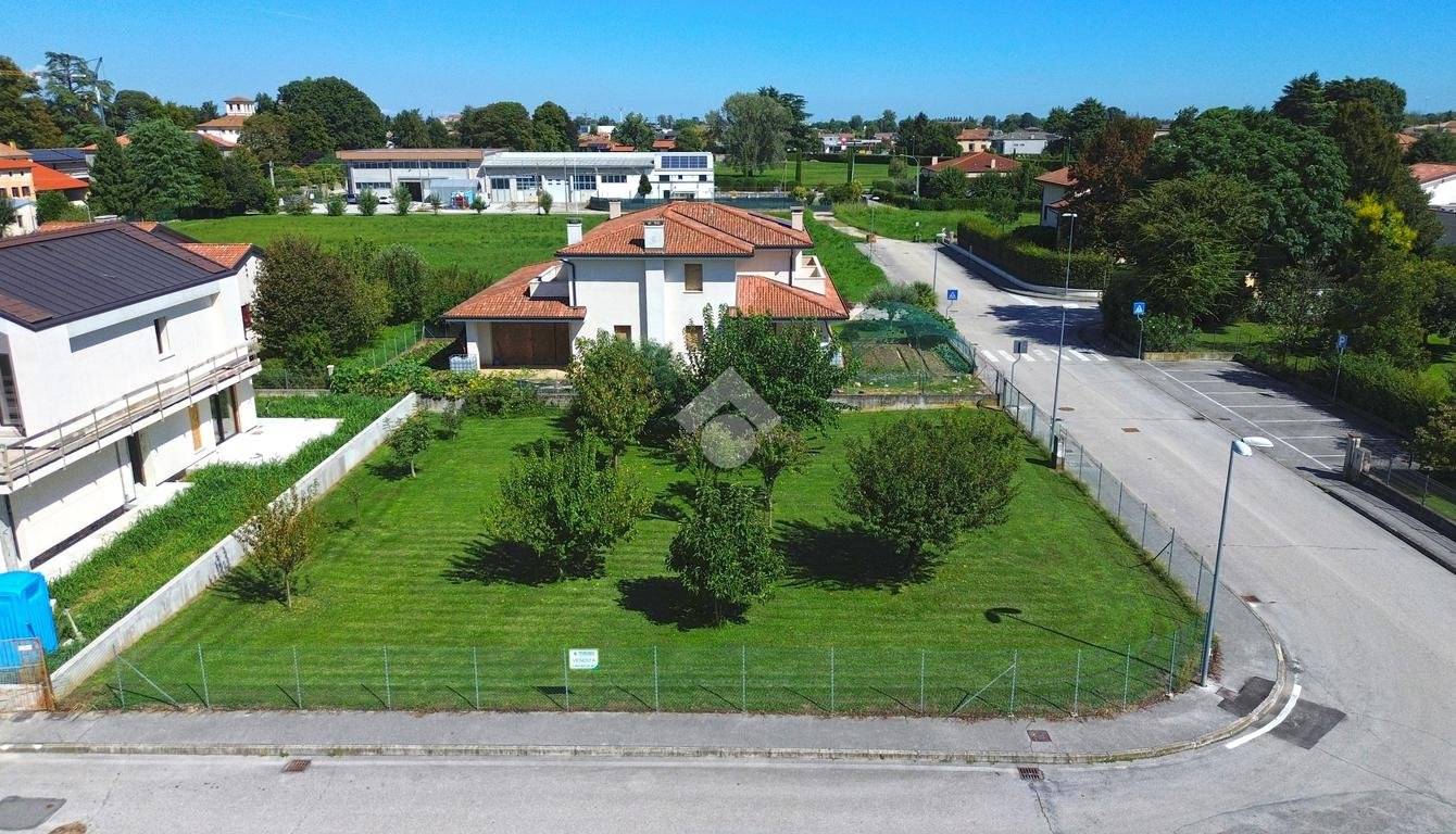 765m² Land in Fontaniva, Italy No. 364034