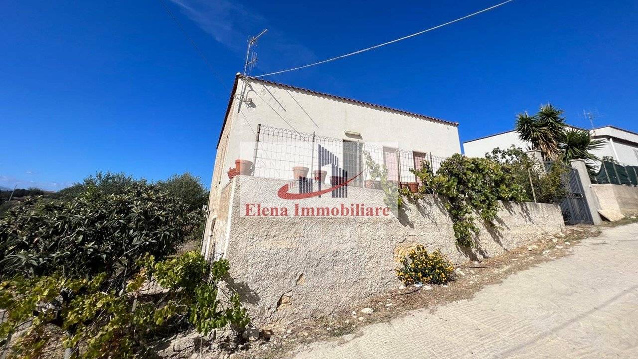 3 rooms Building in Alcamo, Italy No. 226544
