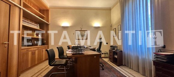 5 rooms Office in Como, Italy No. 378995 10