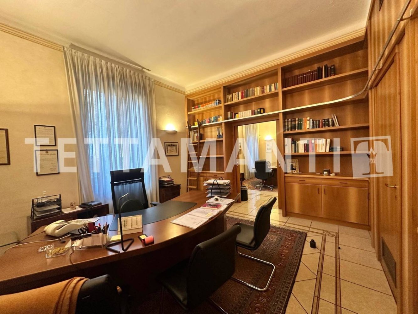 5 rooms Office in Como, Italy No. 378995