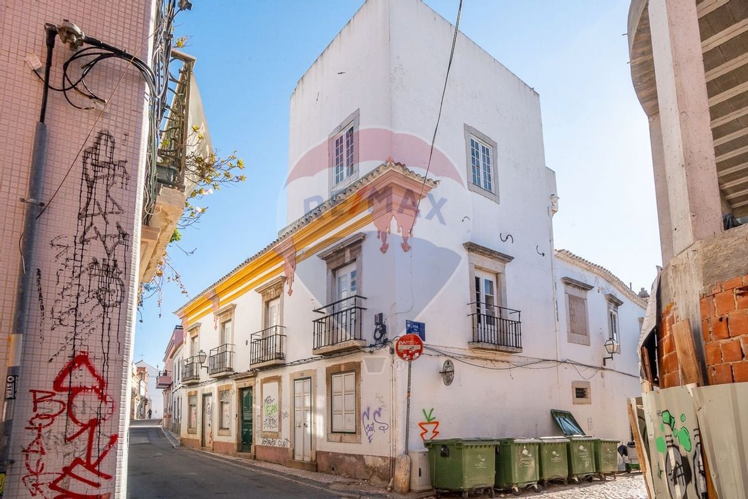 344m² Building in Faro, Portugal No. 65898