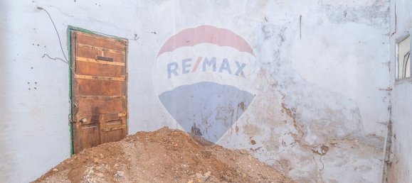 344m² Building in Faro, Portugal No. 65898 12