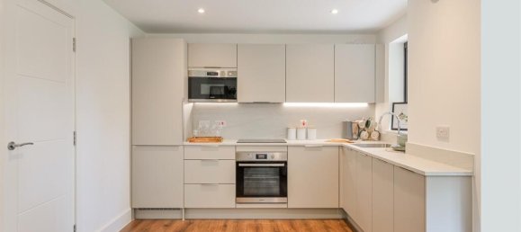 1 bedroom Apartment in Epsom, United Kingdom No. 9721 3