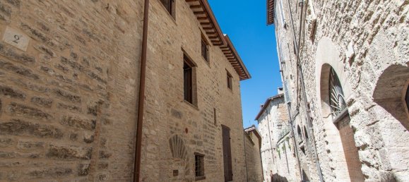 3 Schlafzimmer Penthouse in Gubbio, Italy, Nr. 267274 4